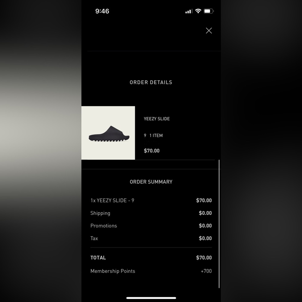 YEEZY ONYX SLIDES 2023 SIZE 9 BRAND NEW IN BOX WITH EVERYTHING INSIDE.